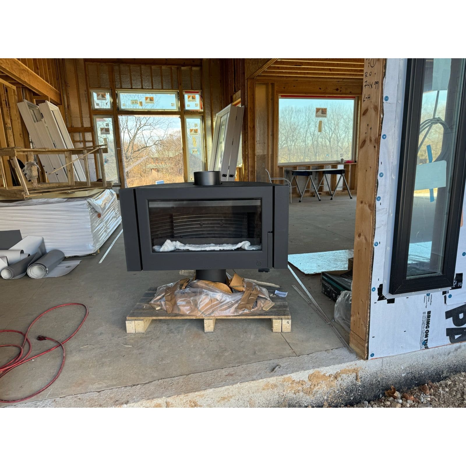 Invicta® Antaya Cast Iron Wood Stove 2024 Model SAMPLE PHOTO