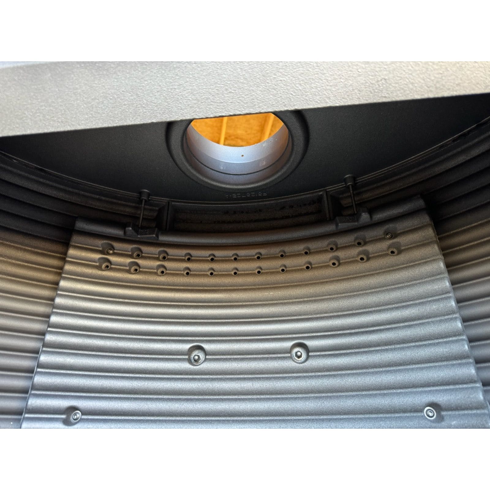 Invicta® Antaya Cast Iron Wood Stove 2024 Model INSIDE VIEW